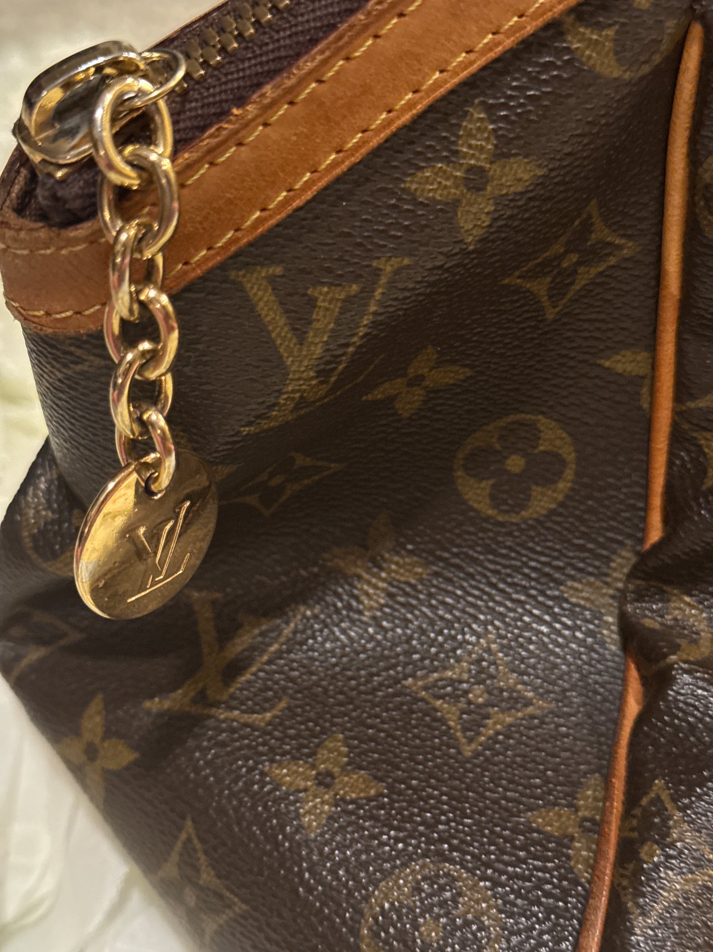 Louis Vuitton Tivoli GM Handbag