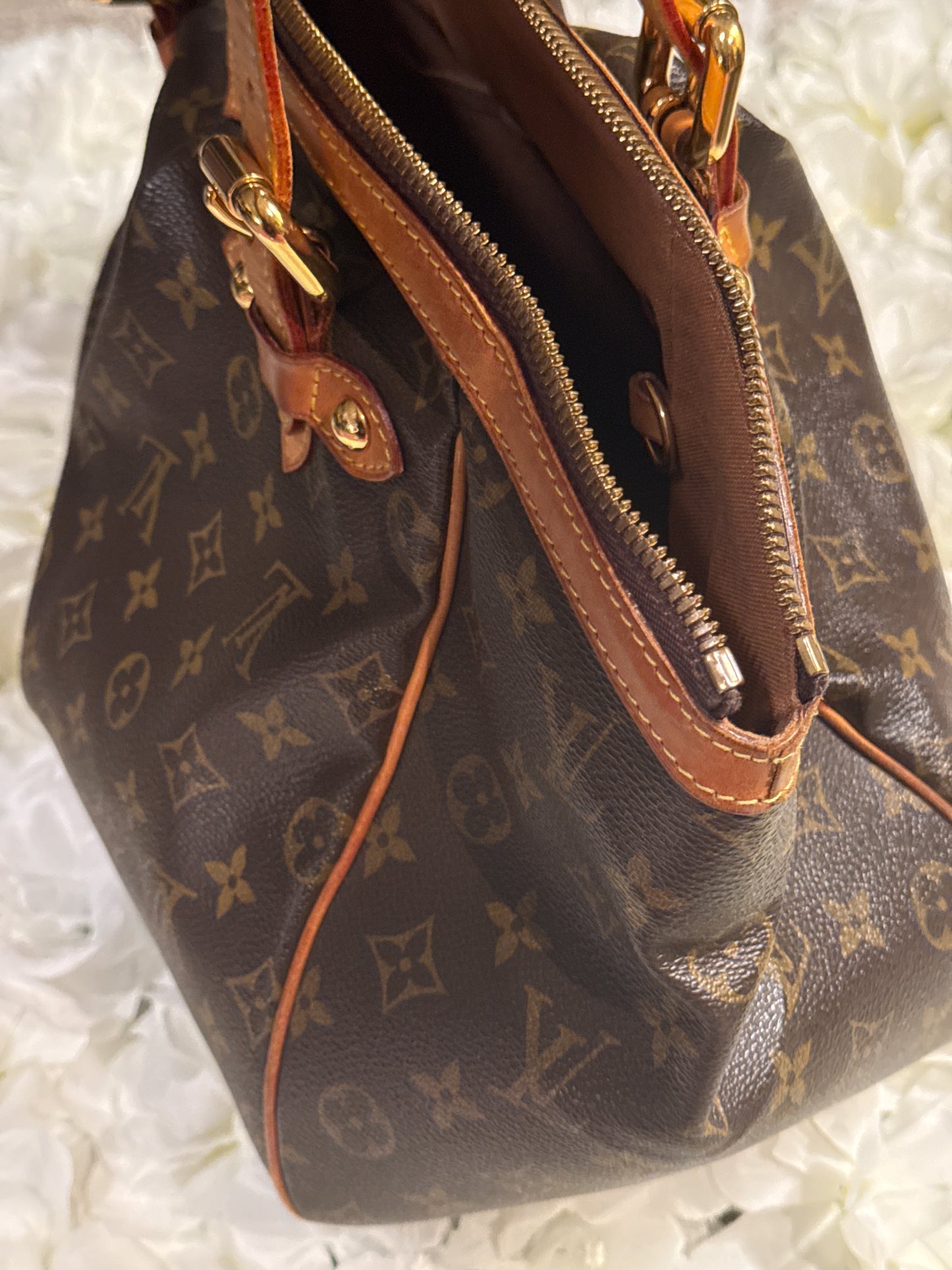 Louis Vuitton Tivoli GM Handbag