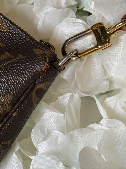 Louis Vuitton Monogram Pochette Crossbody Bag with Authentic Strap Vintage